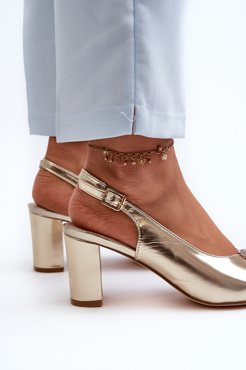 Elegantné sandále na opätku s ozdobou Zlaté Trasea