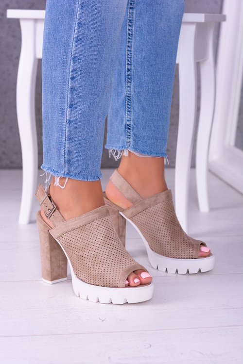 Lu Boo Béžové semišové sandály na baru Emare