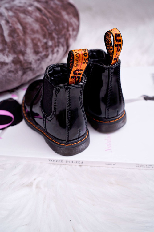 Detské topánky izolované zipsom lakovaným čiernym gustrom