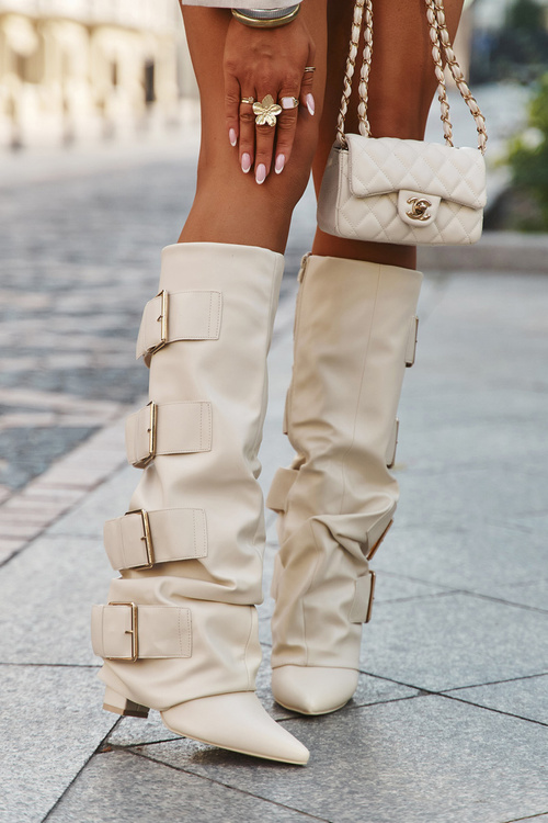 Dámské kozačky na podpatku se zkroutěnou holínkou a zlatými přezkami světle béžové Isavelle