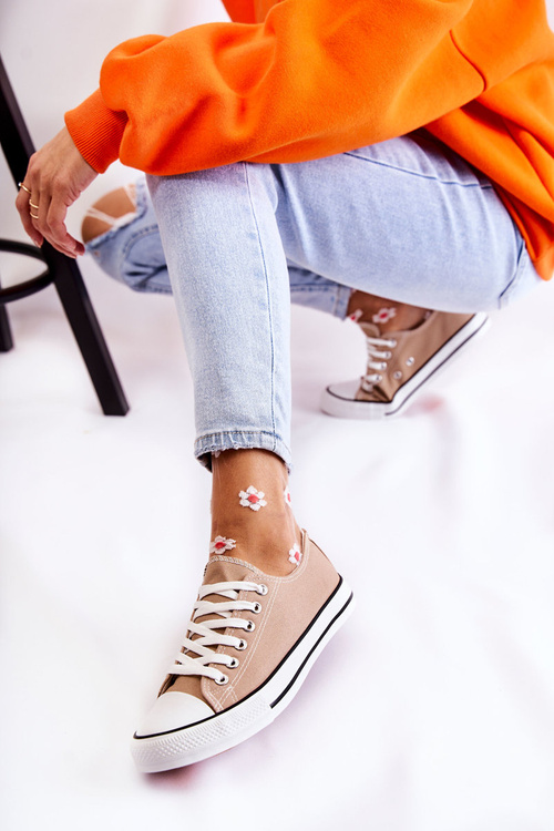 Dámske klasické temné tenisky sú moje