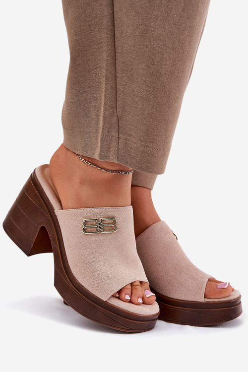 Dámske sandále na masívnom podpätku so zlatým detailom Vinceza 17400 béžové