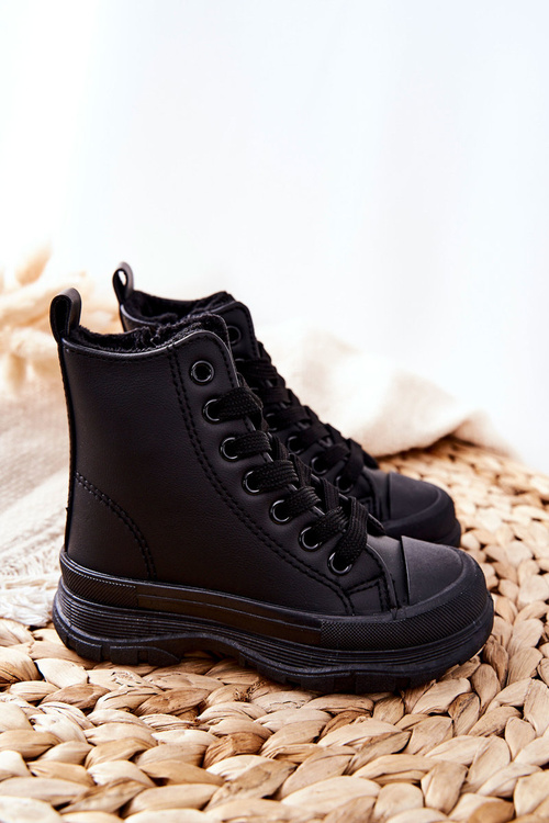 Detské kožené izolované tenisky čierne bomi