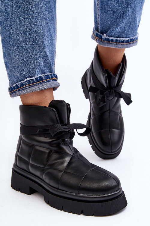 Dámské černé kotníčkové boty s prošíváním a šněrováním Bizzanti