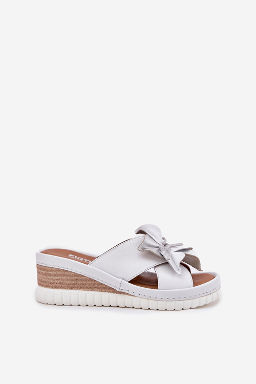 Kožené Dámske Šľapky Na Platforme S Ozdobným Kvetom Artiker Biela-Strieborná 54C0538