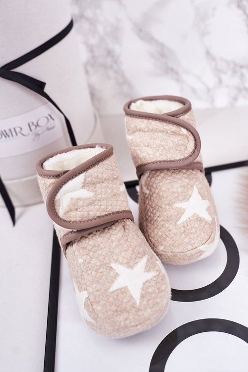 Izolovaný papacita pre deti s béžovými hviezdami Cupcake