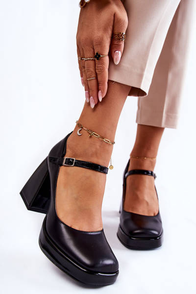 Kožené čerpadlá na masívnej päte čiernej tina