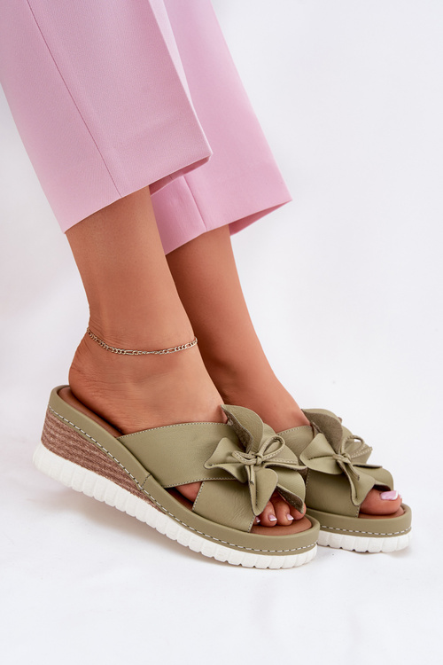 Kožené Dámske Sandále Na Opätku S Dekoratívnym Kvetom Artiker 52C0503 Zelené