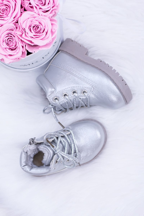 Detské izolované topánky striebra