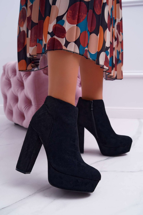 Dámske topánky na stĺpiku čiernej Celinne Suede Platform