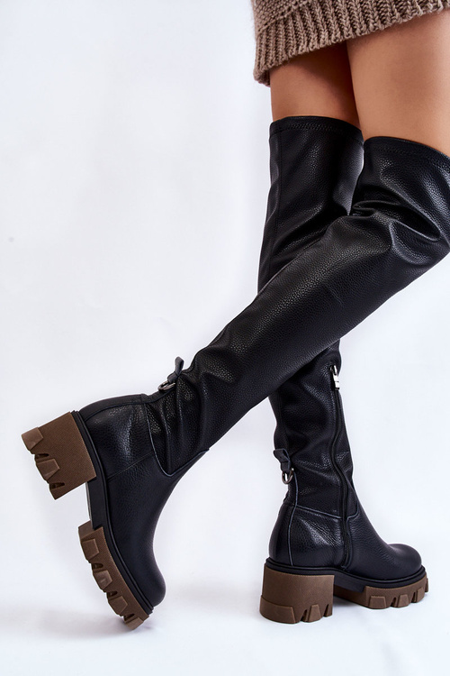 Módne kožené dámske topánky nad kolennou čiernou lemarovou venise