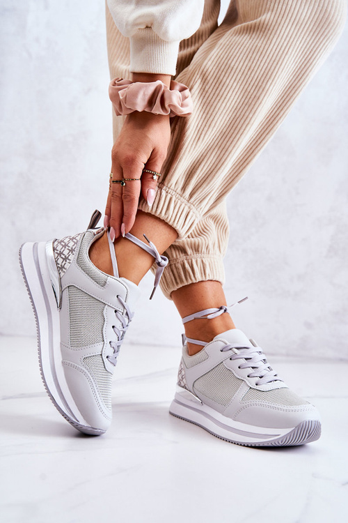 Dámske klasické športové topánky na šedej pokročilej