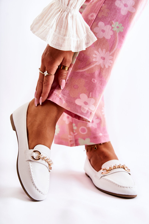 Dámské kožené mokasíny s ozdobnými perlami Bíle Sergia