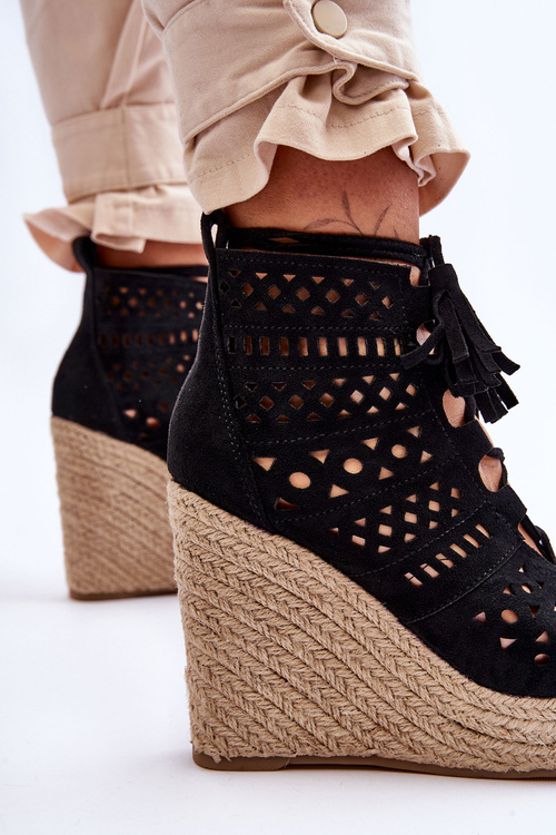 Semišové prolamované boty na klínku Černá Berthe