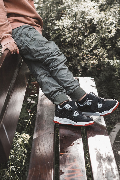 Detské kožené športové športy čierna a červená marisa