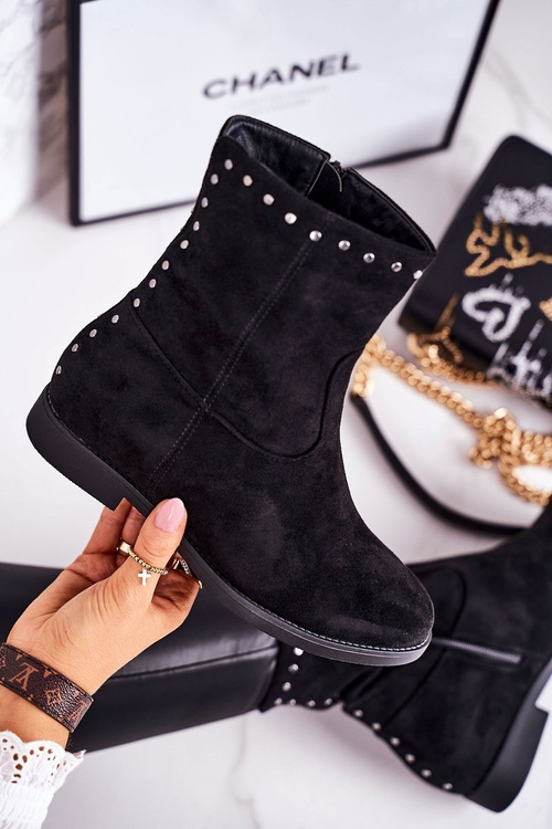 Izolované kliny žien na semišový čierny výkon