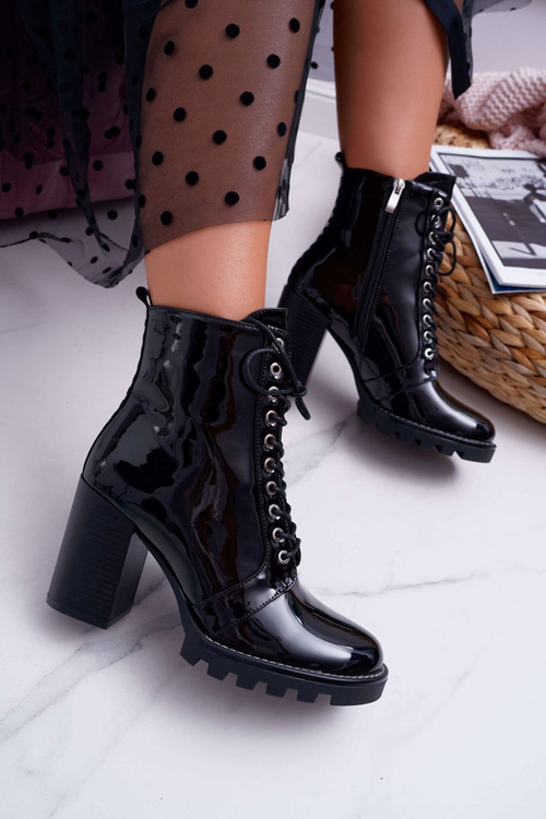 Dámske topánky na stĺpe, patent čierne trvá na tom