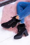 Čierne ženské topánky s kožušinou na príspevku vplyvu