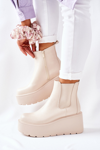 Izolované béžové montiano topánky