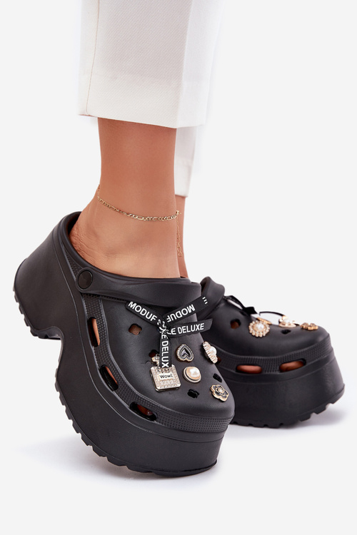 Dámske Šľapky Na Masívnej Platforme S Dekoráciami Čierne Vivira
