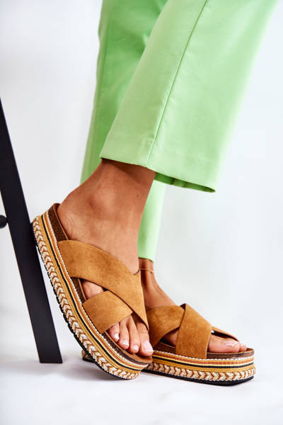 Dámské semišové pantofle na platformě Camel Jossie