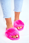 Dámske flip -flops s neónom Fuksja kožušinou