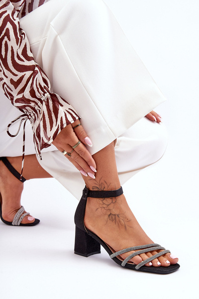 Lesklé Sandály Na Podpatku Černé Enenor