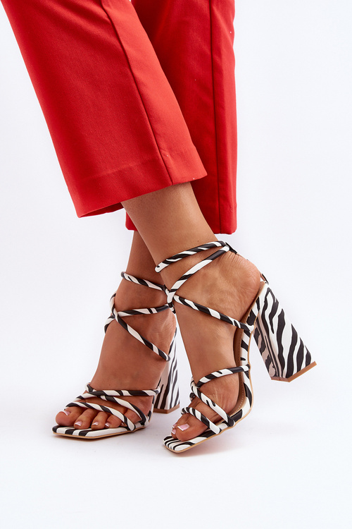 Módne sandále na opätku čierno-biele Josette