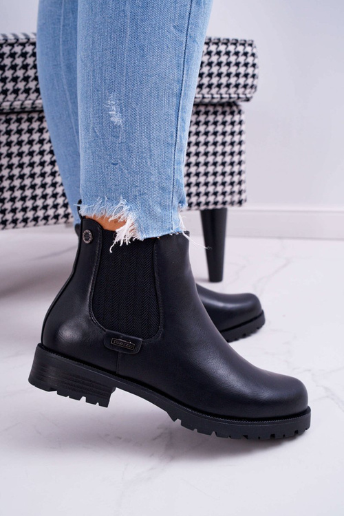 Dámska plochá päta s čiernou hertzovou kožušinou