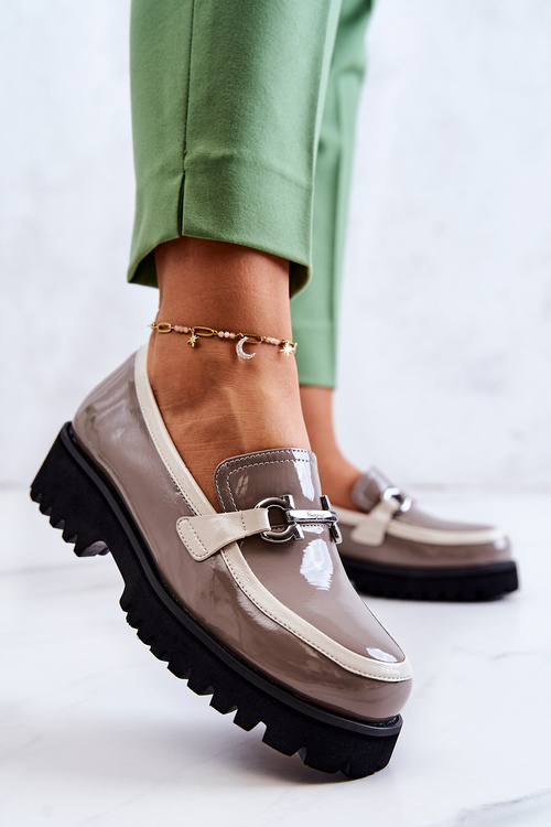 Lakované dámské mokasíny béžovobílé Cassida