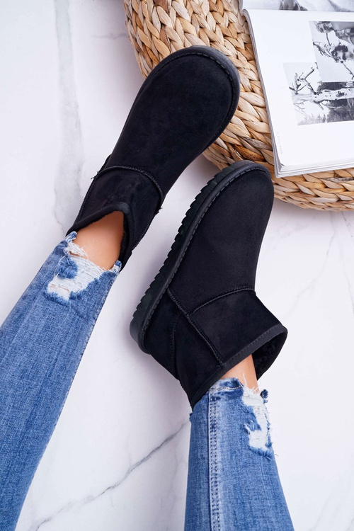 Dámske snehové topánky izolované čierne nafúknuté