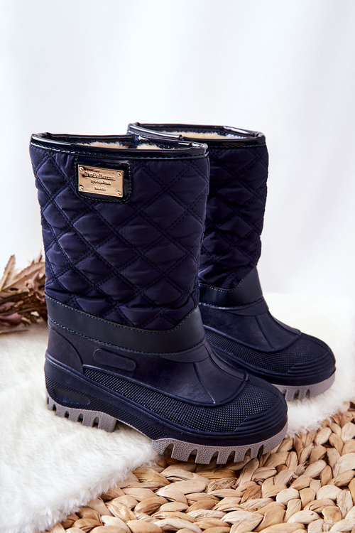 Detské snehové topánky izolované kožušinovým námorným muštom