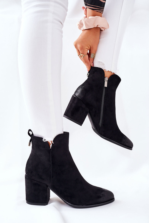 Dámske topánky na čiernom Carrick Suede Post