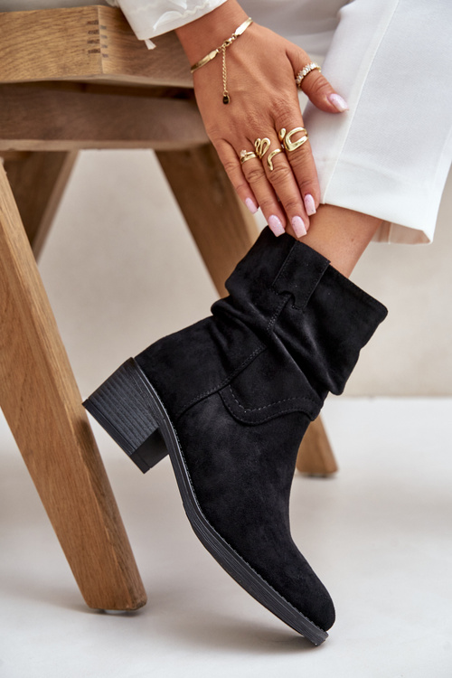 Zateplené dámské boty s nařaseným svrškem na nízkém podpatku černé Zinanya