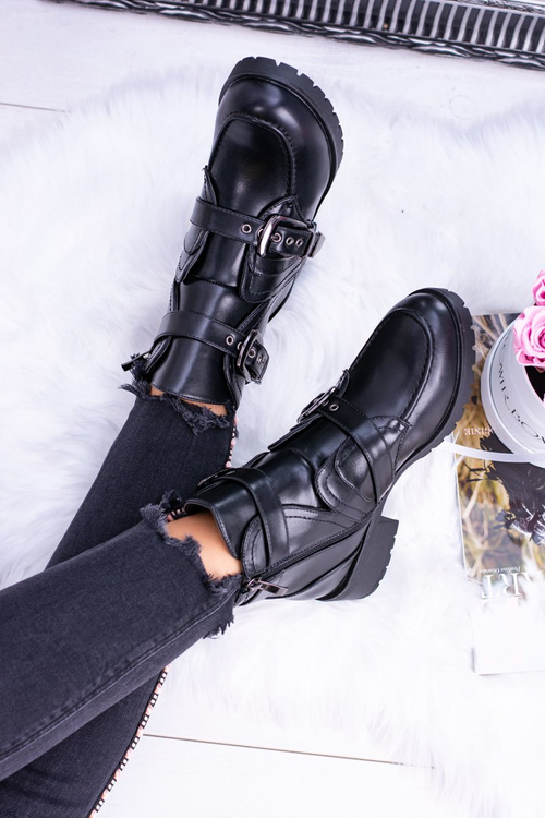 Izolované topánky žien s skladovacími prackami