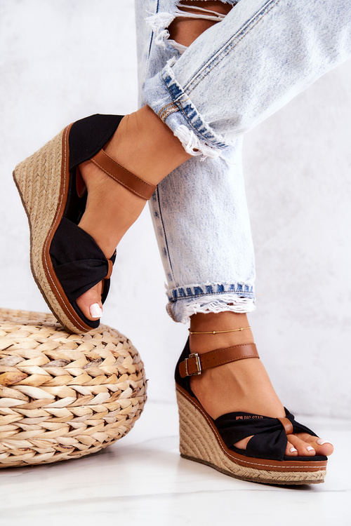 Dámske sandále na klinoch veľká hviezda JJ274937 čierna