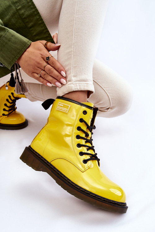 Ženské lakované izolované topánky goe ii2n4054 žltá