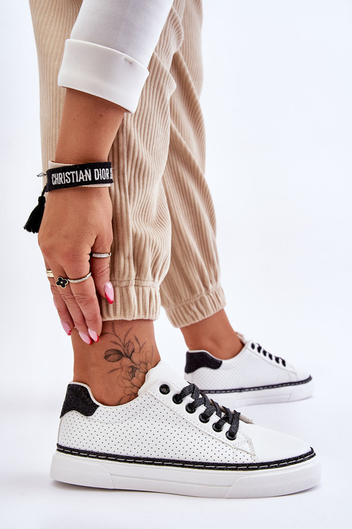 Nízke dámske tenisky s bielym a bielym perforáciou Daxton