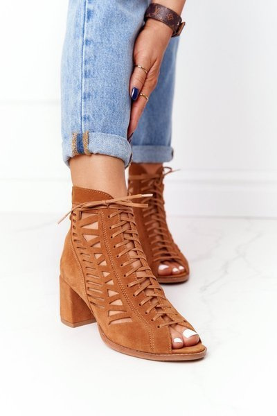 Semišové Prolamované Boty Maciejka Camel 04040-29