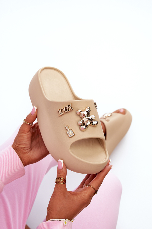 Dámské lehké pěnové sandály s ozdobami v tmavě béžové barvě Orchia