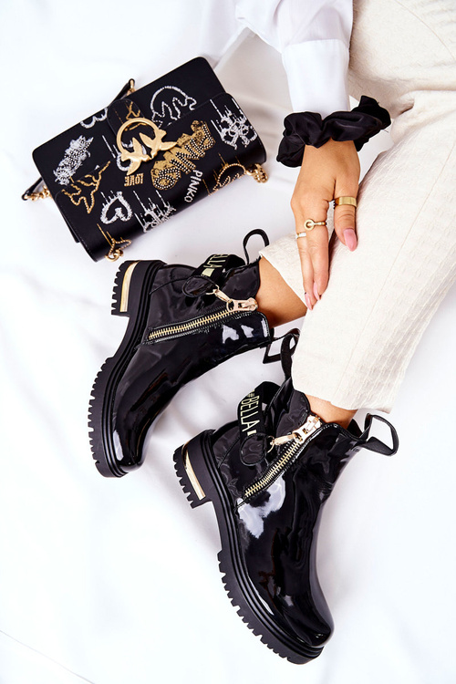 Klasické Lakované Boty S Páskem černé Lorie