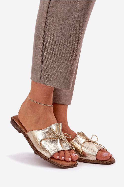 Šľapky Na Plochéj Podošve S Ozdobnou Mašľou Zlaté Deonelis