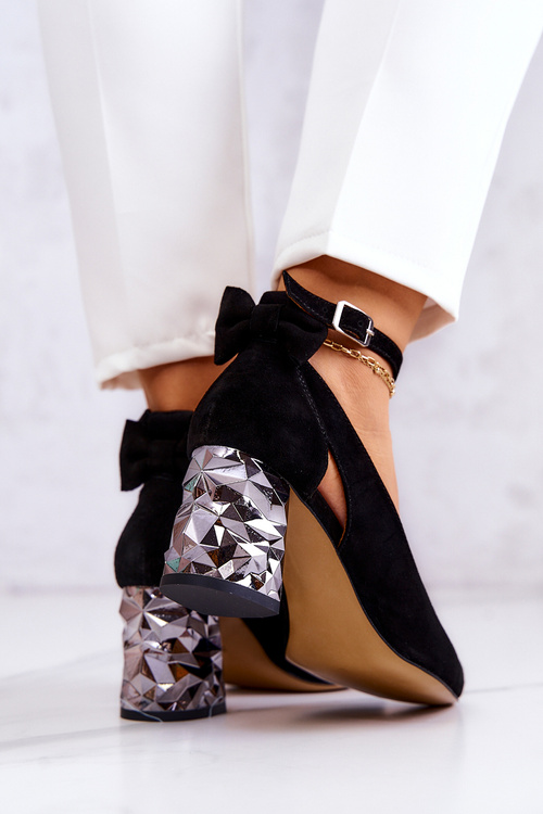 Semišové lodičky s mašličkou Maciejka 05059-01 Černá