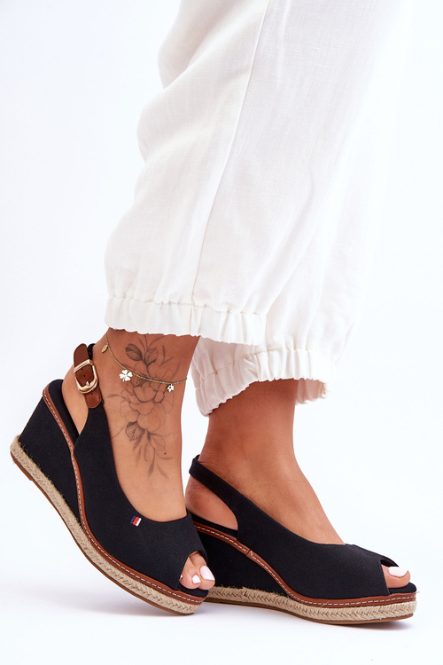 Dámske klasické klinové sandále čierne katie