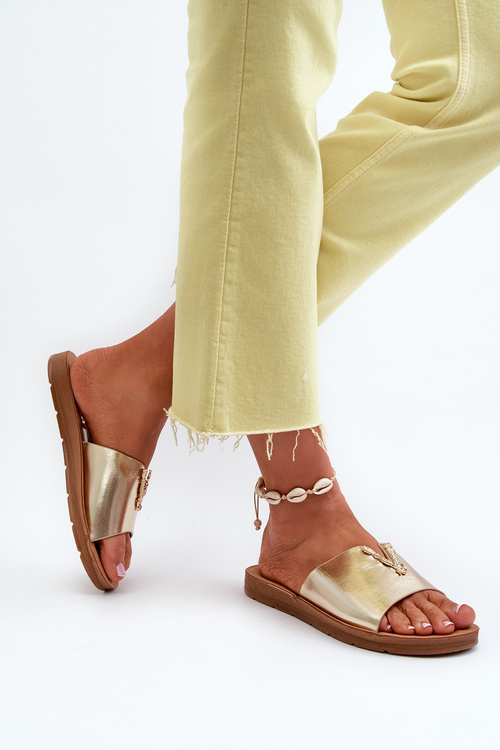 Dámské sandály na ploché podrážce s ozdobou z ekokože zlaté Makia