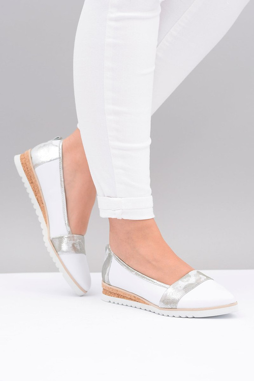 Leštiaca kožená biela moro persi baleríny