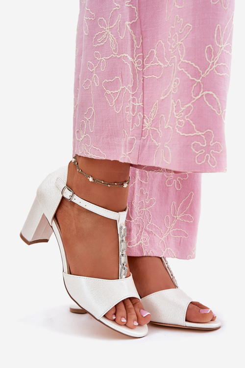 Dámské Sandály Na Podpatku S Dekorativním Páskem Eko Kůže Bílé Triavera