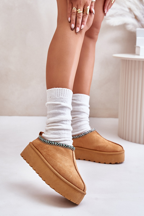 Dámské pantofle na platformě s výšivkou Neroma