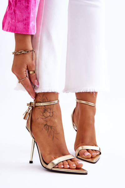 Elegantné sandále na päte so zlatými dekoráciami Zaria