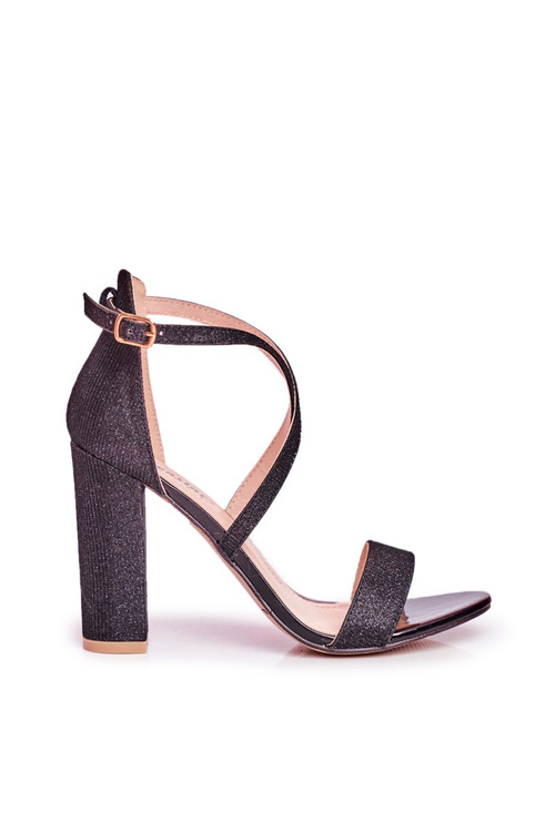 Dámske sandále na čiernom post